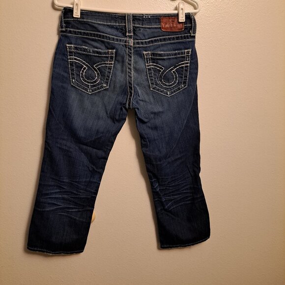 Big Star Denim - Big Star "LIV" Distressed Embroidered Pocket Denim Jean Capris, size 28